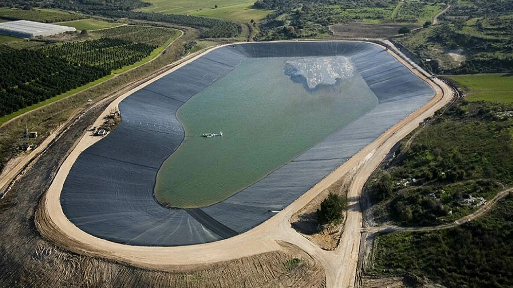 Геомембрана 5/2. Искусственное озеро. Искусственное водохранилище. Искусственные водоёмы водохранилища. Самые большие водоемы на планете это