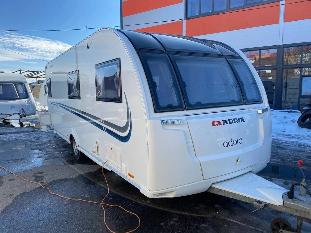 Автодом Adria adora. Адрия машина с гаражом. Adria adora 753 ГК. Семейный Караван Adria adora 673 pk. Продажа караванов