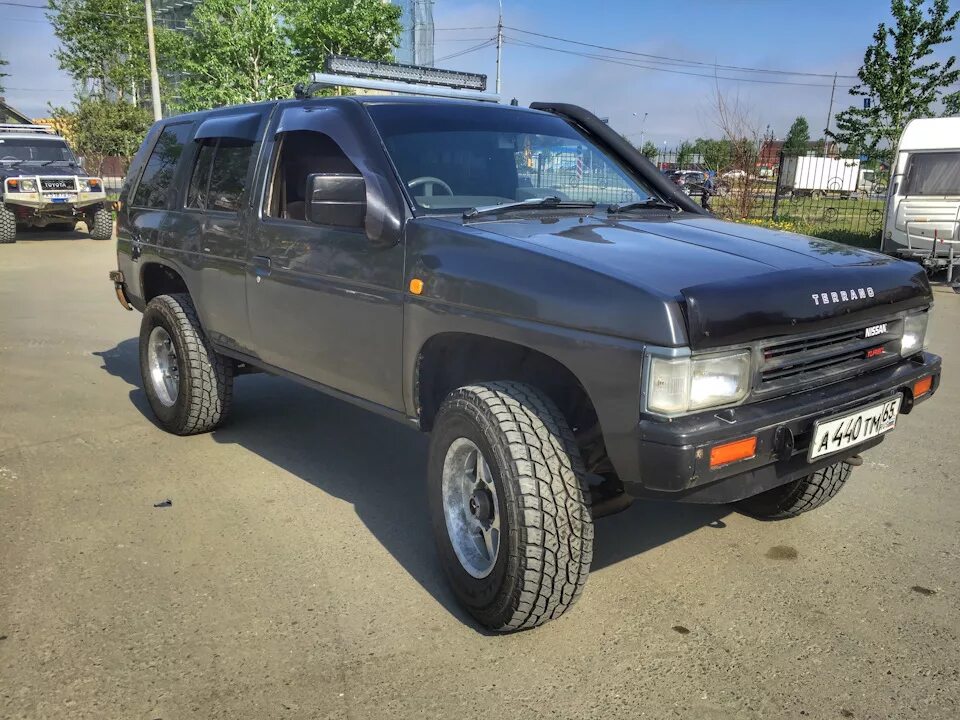 Террано 1. 6 отзывы. Nissan terrano 1992 красный. Ниссан террано штатные диски. 6 отзывы.