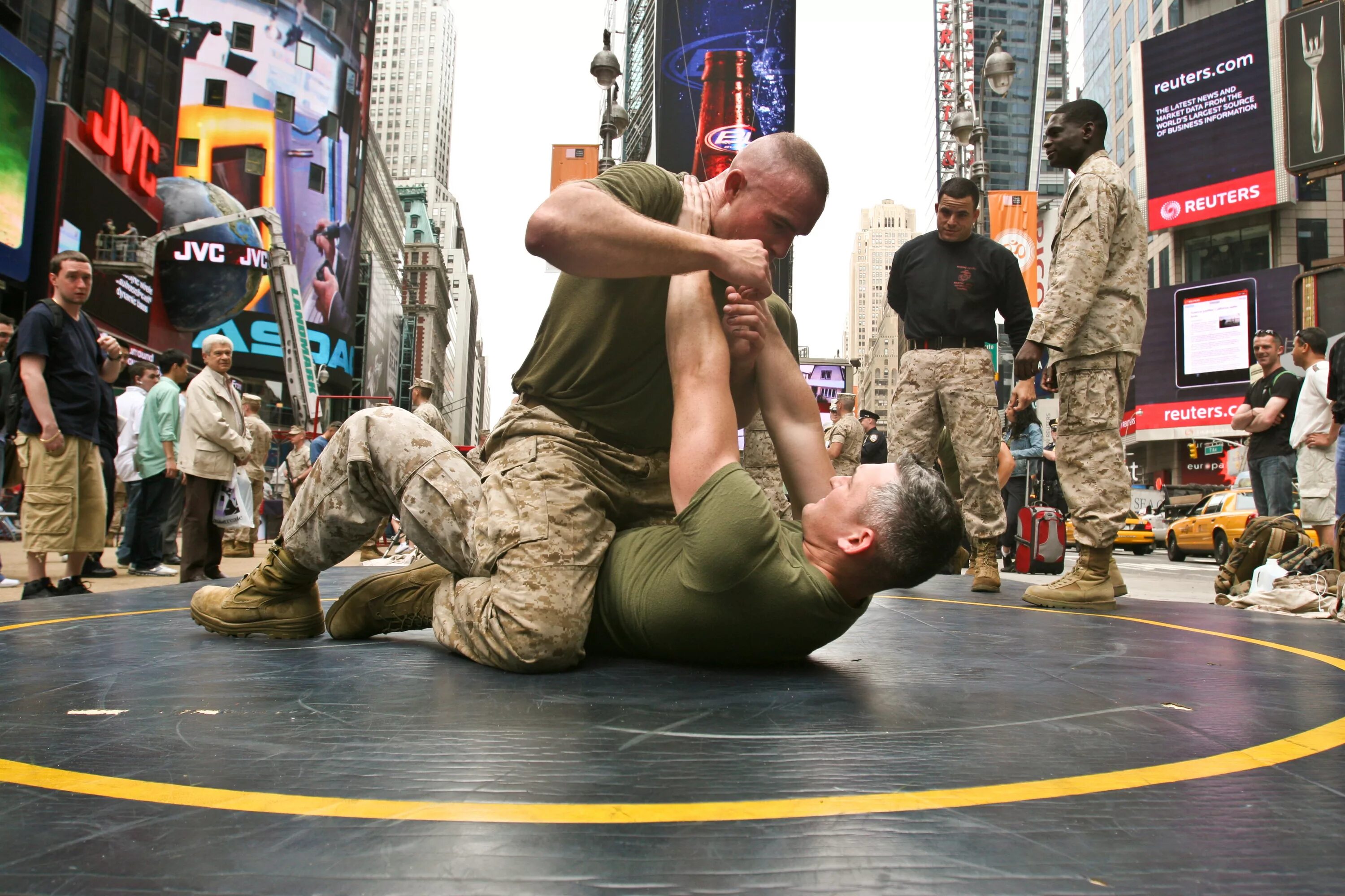 Combat marines. Спецназ рукопашный бой американский. Нью-Йорк морской пехоты США. Американское боевое искусство. Боевое искусство спецназа.