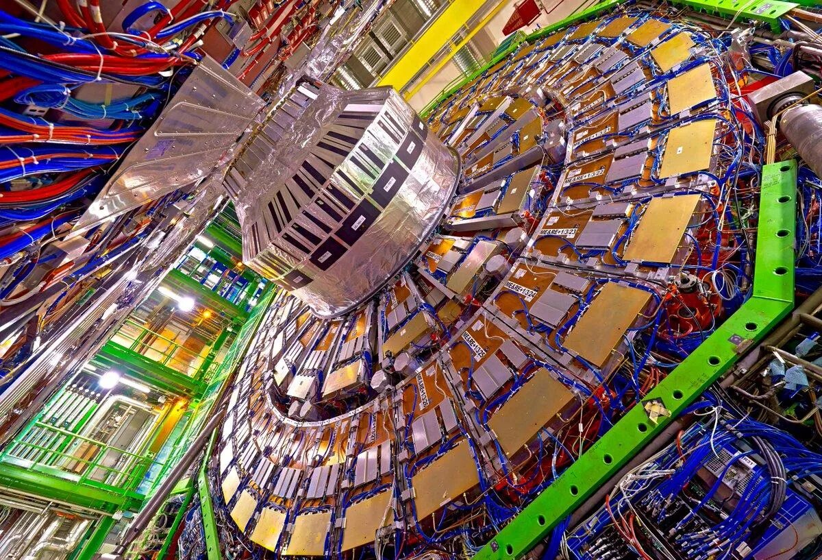 Большой адронный коллайдер ЦЕРН. Швейцария ЦЕРН коллайдер. Адронный коллайдер в Швейцарии. Адронный коллайдер 2022. Андроидный коллайдер это