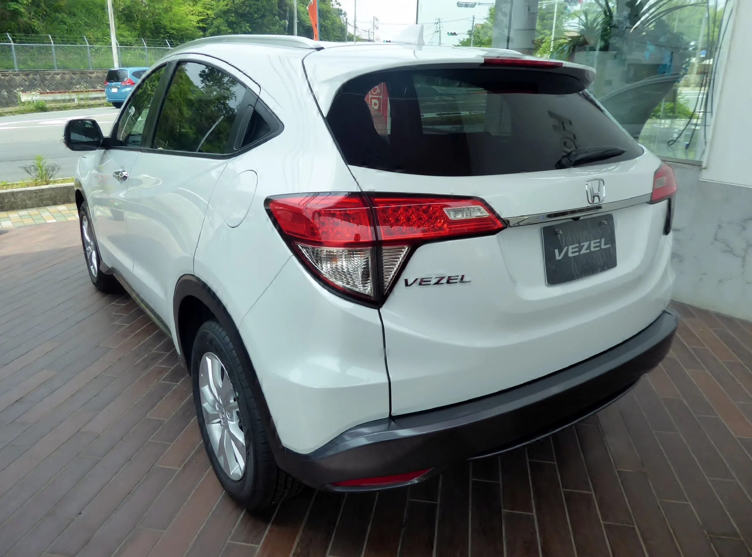 Honda vezel 2014. Комплектация хонда везель. Комплектация хонда везель. Хонда vezel гибрид. Honda vezel 2019.