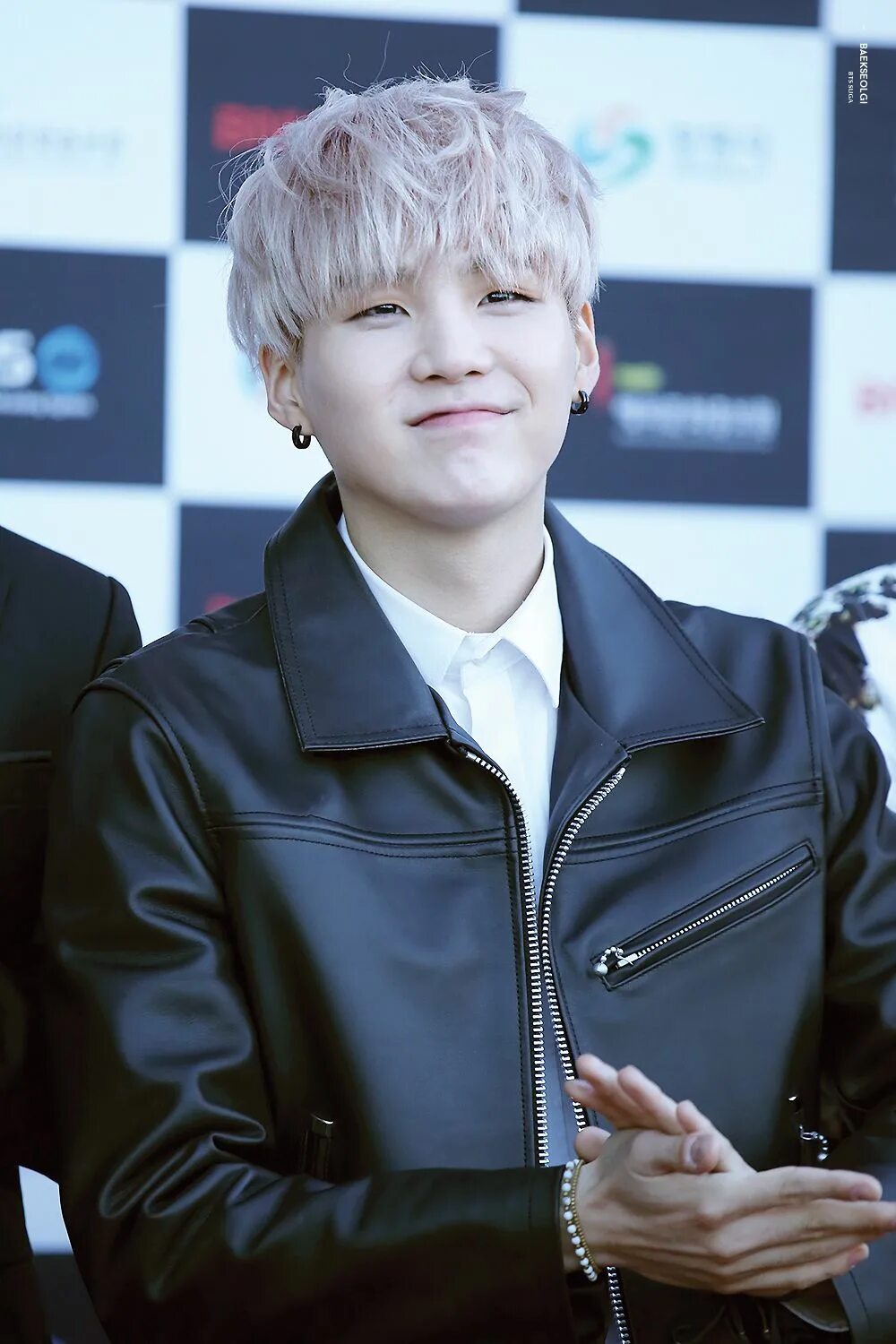 Сколько лет юнге из bts. Юнги бтс. шуга юнги из bts. мин юнги бтс. suga bts.