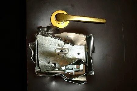 Со сломанным замком
