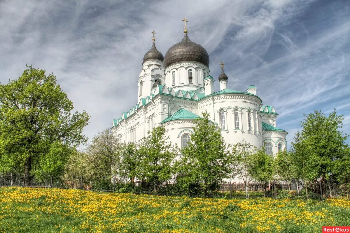 Церковь в ломоносове. Храм архангела михаила в ломоносове. храм архангела михаила ораниенбаум.