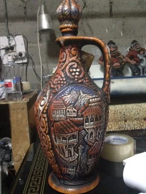 Киндзмараули грузия керамика. Вино хванчкара в глиняной бутылке. Mildiani вино. Киндзмараули вино в глиняной бутылке. Киндзмараули кувшин.
