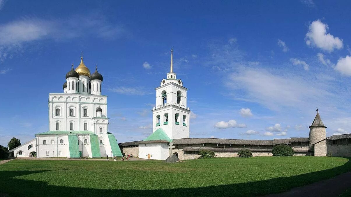 Псков свято троицкий. Колокольня Троицкого собора Псков.