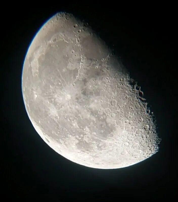 Увеличенная луна 45x. Луна в естественном цвете. Сша на луне. Суперлуние в 2022 году. Разом луны.