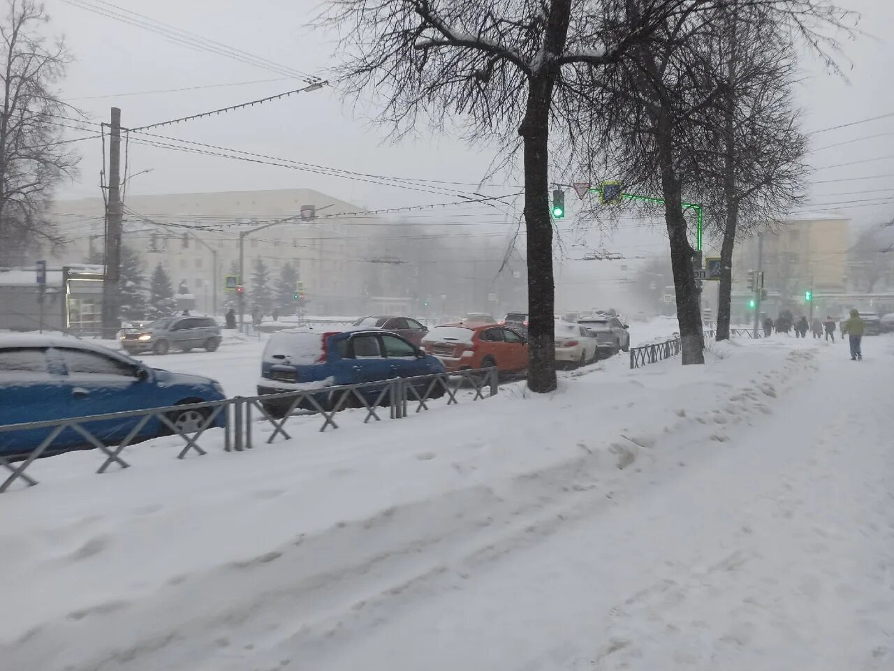 Погода снежков. Снежное утро. Снежная погода. Снег Рыбинск. День снега.