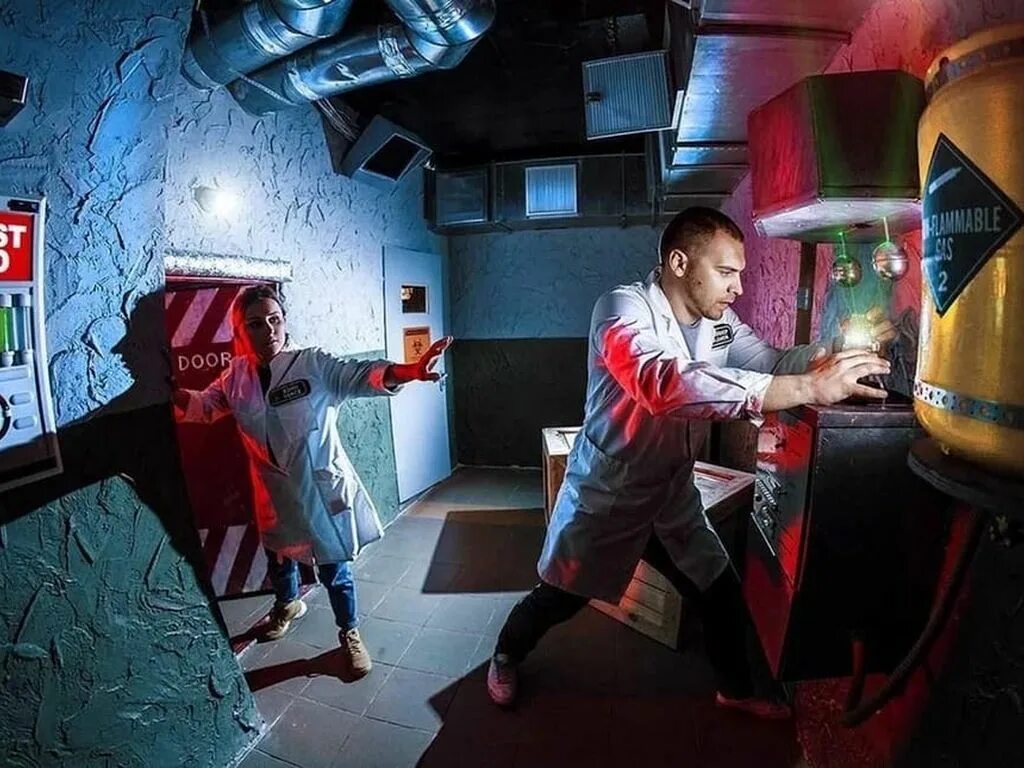 Клаустрофобия квест в москве. Квест обитель зла москва. Квесты компании «quest stars». Жижа мир квестов. Квест rage в москве.