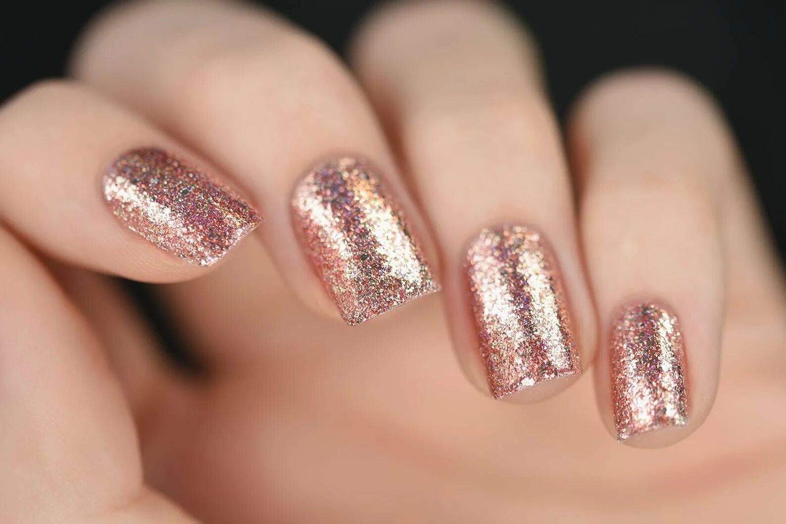 Glitter 2022. Маникюр 2022 Шиммер. ILNP лаки Juliette. Лак Juliette Holographic с глиттером. Лак Grattol glitter.