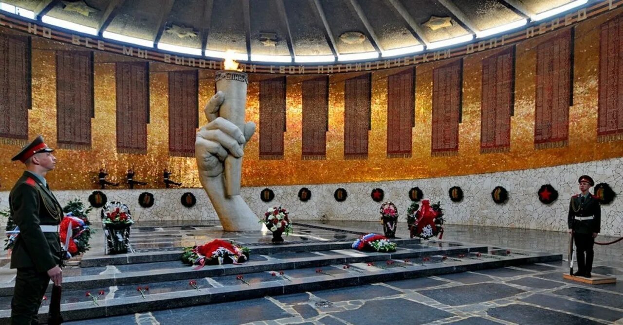Зал славы мамаев курган. Зал славы мамаев курган. Пантеон славы на мамаевом кургане. Зал воинской славы на мамаевом кургане в волгограде. Пантеон славы на мамаевом кургане.