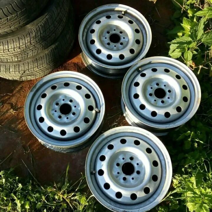 Приора на штампах r14. Wv штампы на ваз. Двухцветные штампованные диски. Какие штампы лучше. Какие штампы лучше.