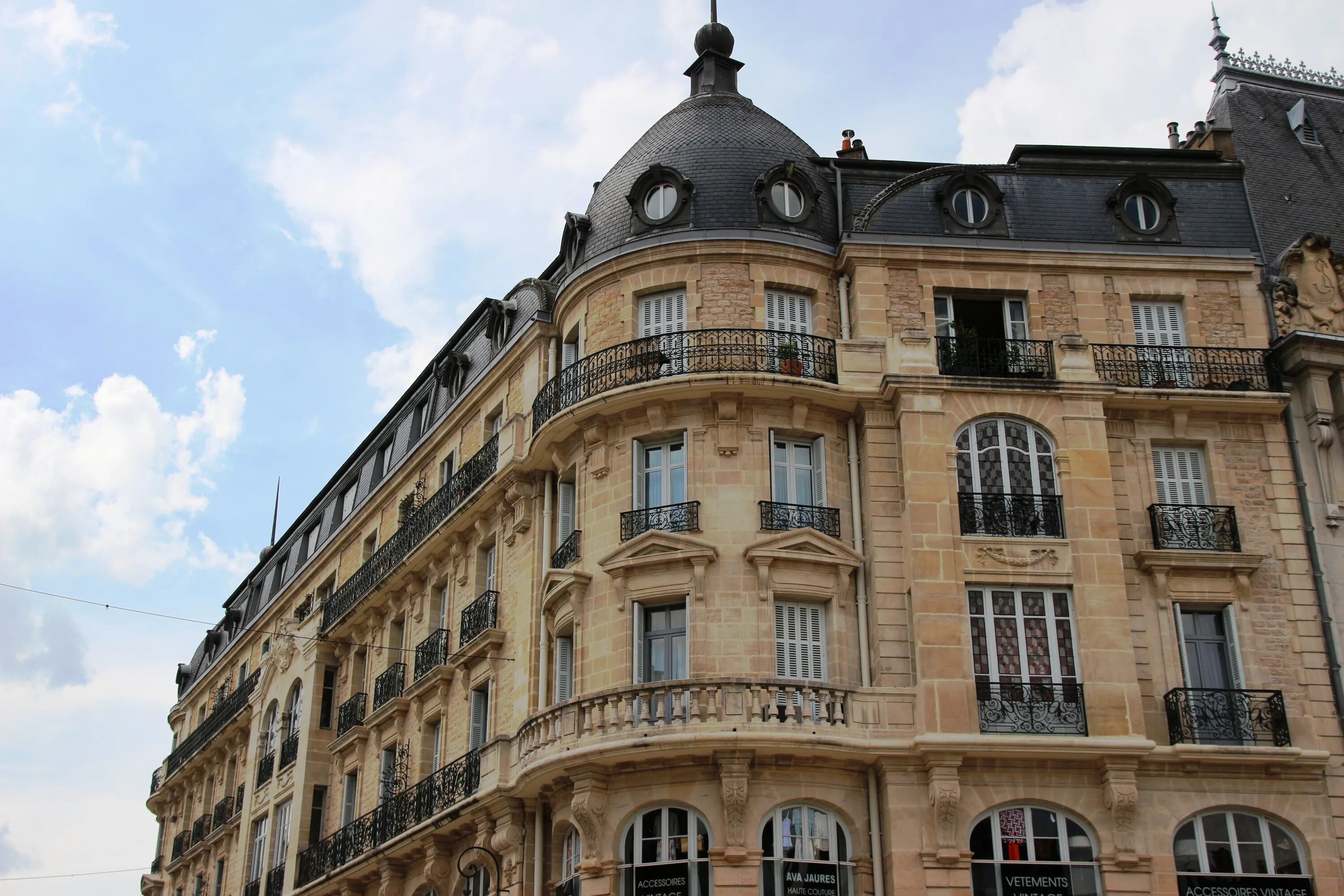 Француз построить. Город Dijon во Франции. Дижон университет Франция. Франс Шеттель архитектура. Базанкур Франция.