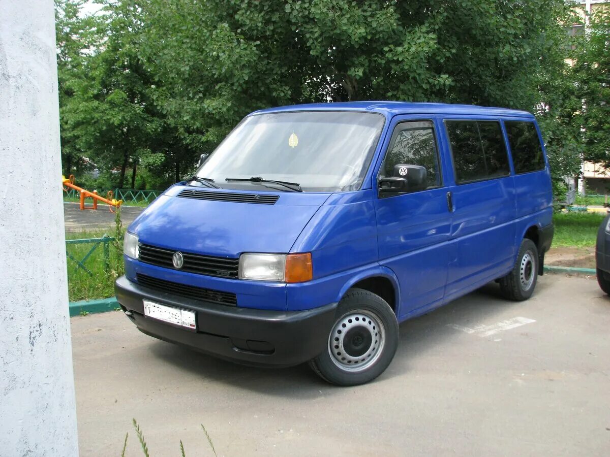Купить микроавтобус бу недорого. Фольксваген т4 синий. Volkswagen t4 1999. Микроавтобусы Фольксваген Транспортер 2000. Volkswagen Transporter, 1999 года.