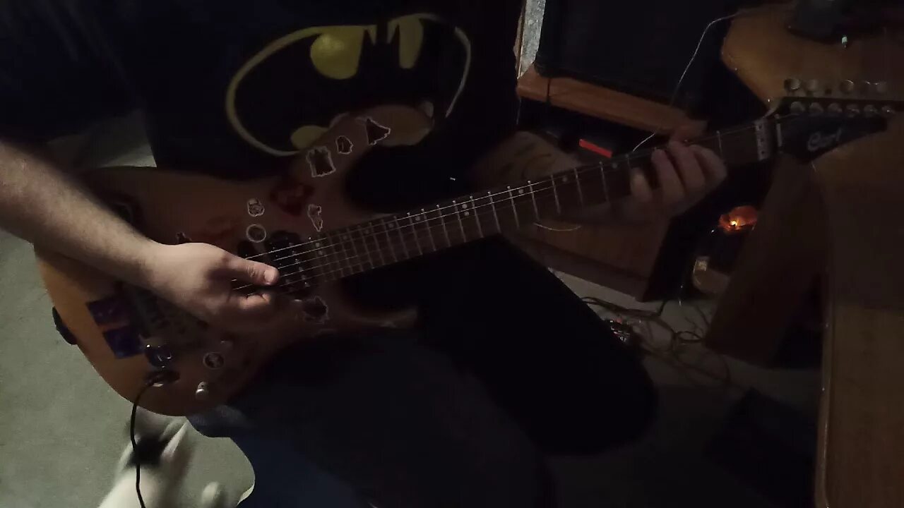 Аккорды для гитары к песням. Восьмиклассница аккорды. Синдром восьмиклассника на бас гитаре. Песни под гитару ноты. Синдром восьмиклассника аккорды на гитаре.