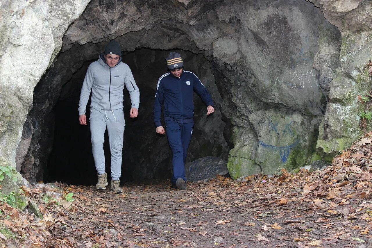 Железноводск пещера. Пещера вечной мерзлоты в Железноводске. Грот вечной мерзлоты Железноводск в Железноводске. Гора Развалка Железноводск пещера вечной мерзлоты. Пещера летней мерзлоты Железноводск.