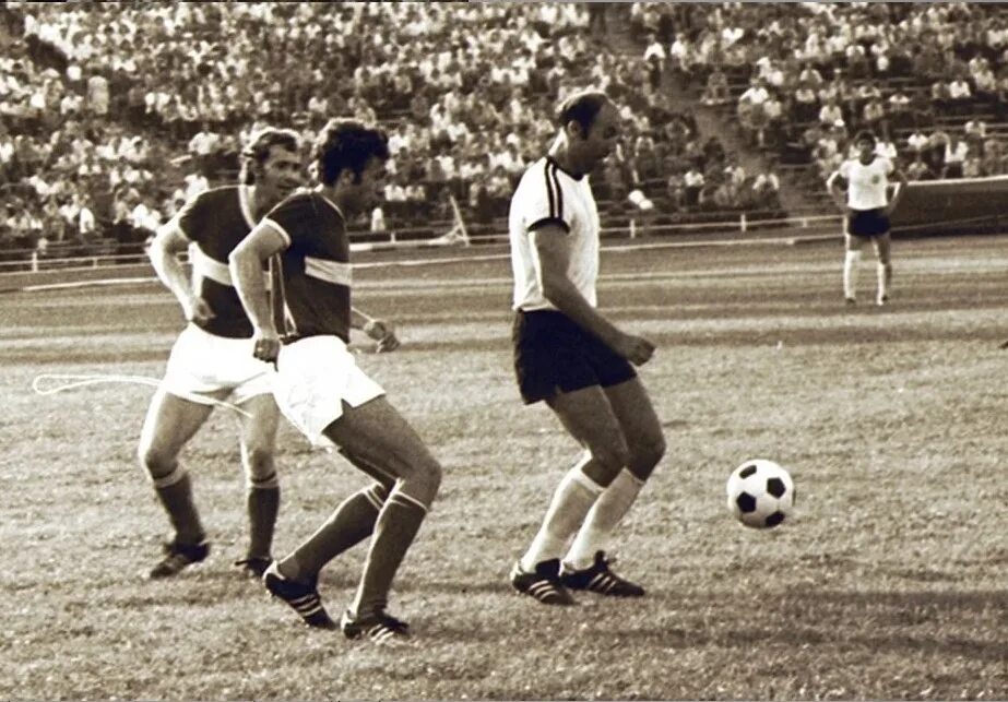 Шахтер 1980. Шахтер донецк 1980. Шахтер донецк 1980. Шахтер 1980. Футболист старухин шахтер.