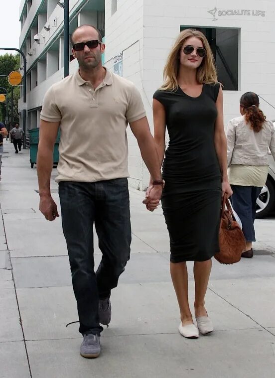 Джейсон стетхем и его жена. Семья стетхема. Джейсон стэтхэм с женой. Стэтхэм меган фокс. Джейсон стэтхэм и его девушка.