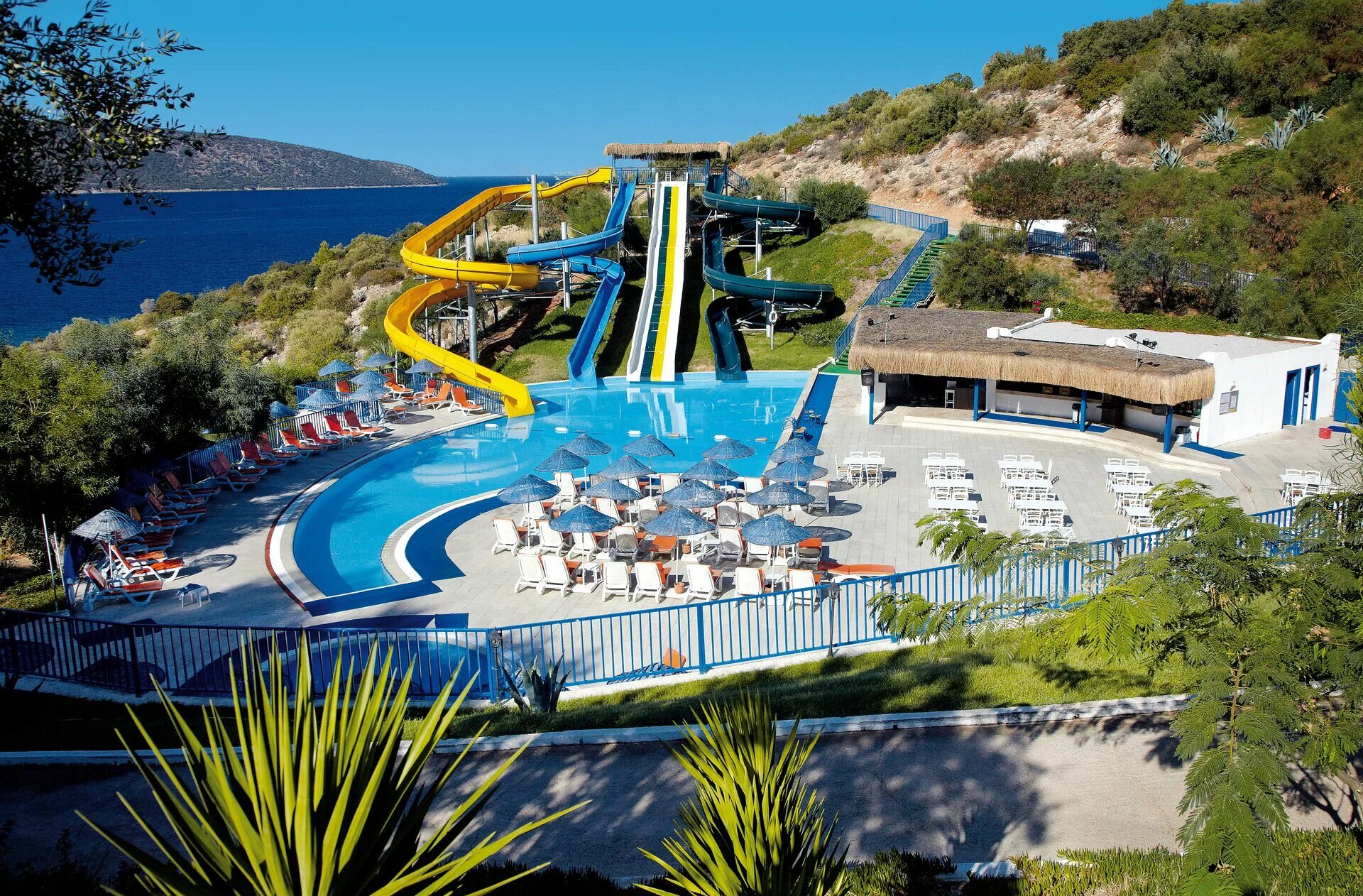 Urlaub zaton holiday resort. Кisclub holiday resort отзывы туристов 2022. Holiday r. Resort holiday туроператор. Holiday r.