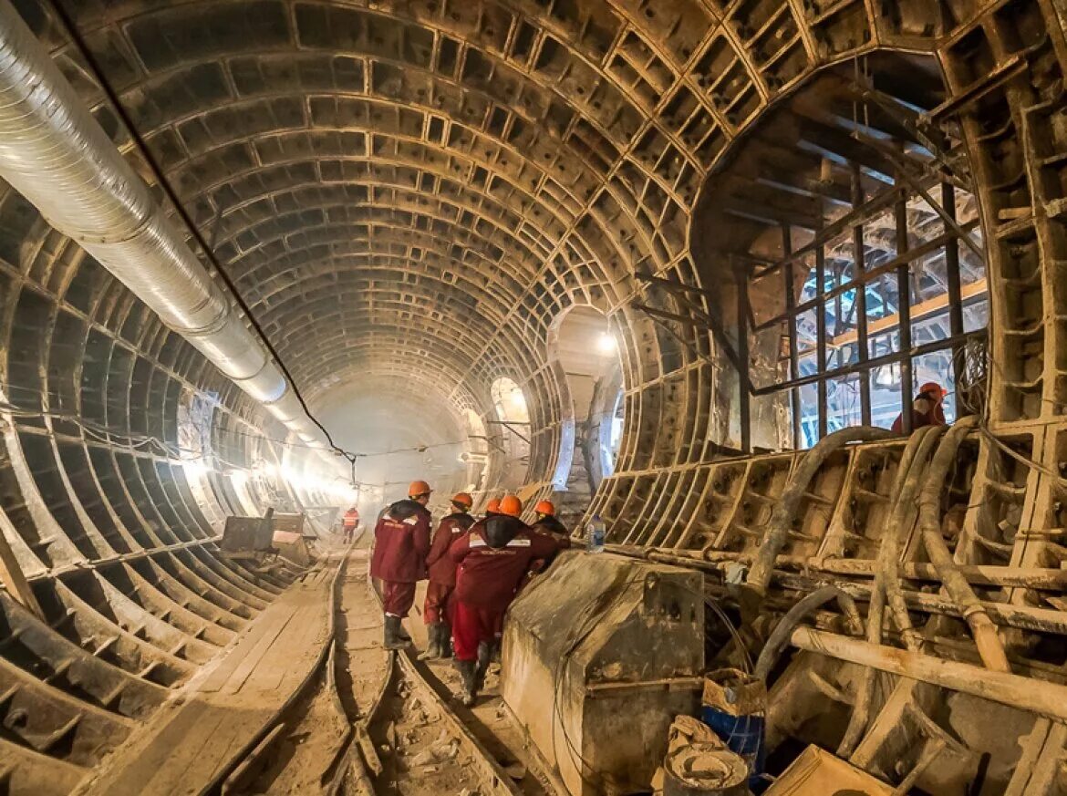 Постройка метро в москве. Станция суворовская московского метрополитена. Стройка метро в москве. Строительство тоннелей и метрополитенов. Метрострой северной столицы.