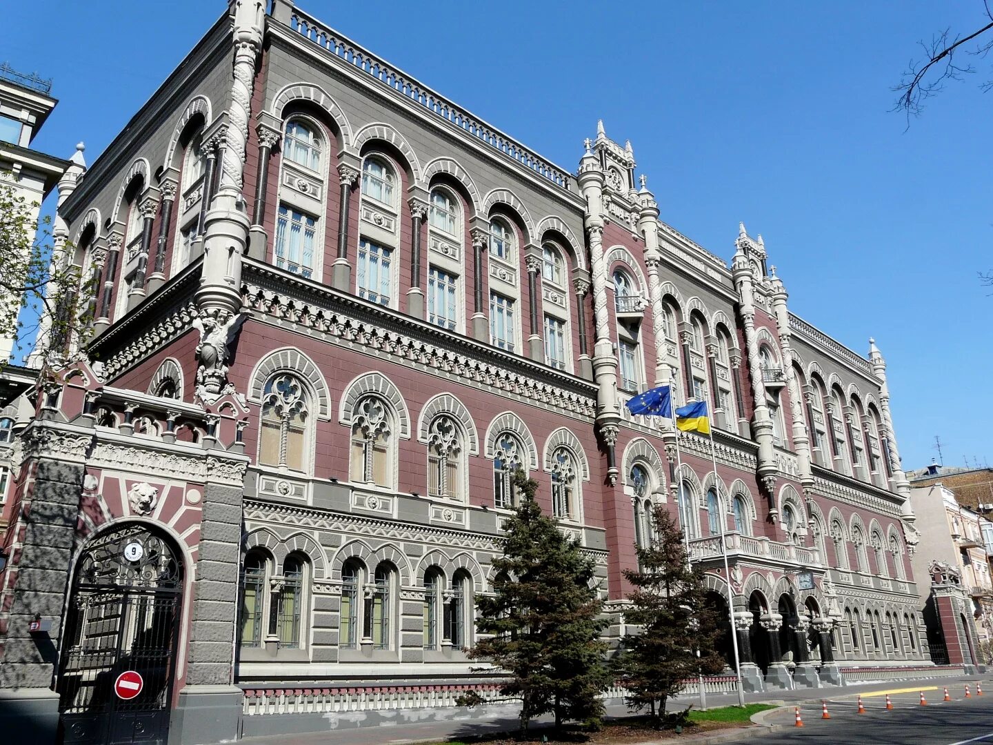 Национальный банк Украины 2005. Национальный банк Грузии. Национальный банк Украины внутри. Здание национального банка Украины.