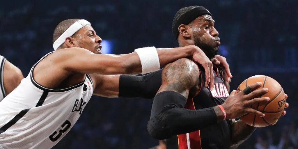 Фолы. Фол в баскетболе. Что происходит с игроком получившим пять фолов в баскетболе. 5 фол. Что происходит с игроком, получившим пять фолов?.