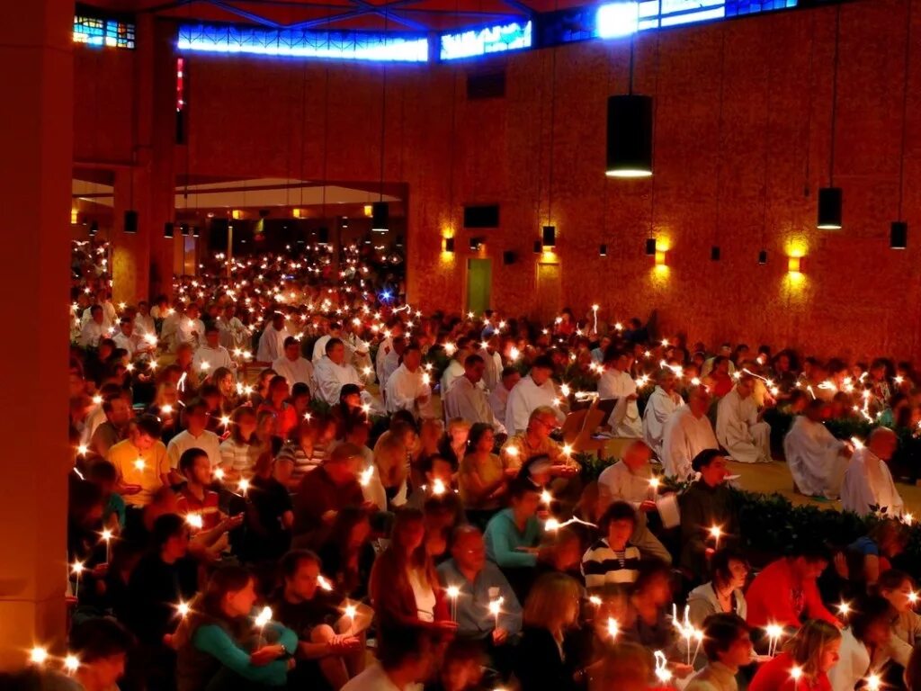 Тезе монастырь франция. Езидские певцы список. Песни тезе. Taize. Тезе франция.