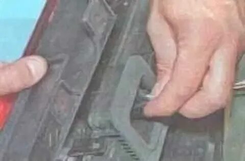 Как поменять лампочку на ларгусе задний