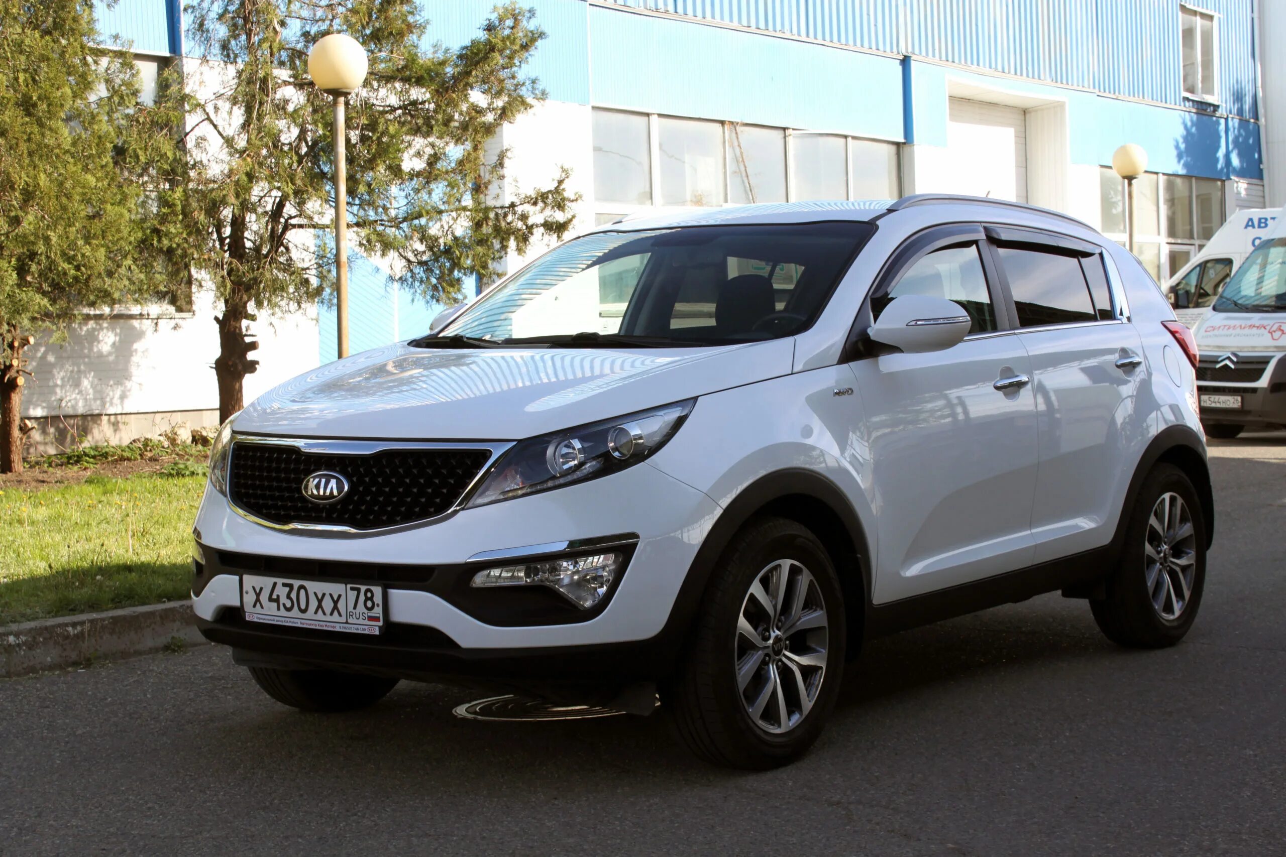 Белый Спортаж 2015. Kia Sportage III Рестайлинг 2.0 at (150 л.с.) белый с пробегом от собственника. Киа Спортейдж III Рестайлинг 2.0 4wd at (150 л.с.) б/у белый. Киа Спортаге с пробегом 1996г. Спортейдж 3 рестайлинг купить