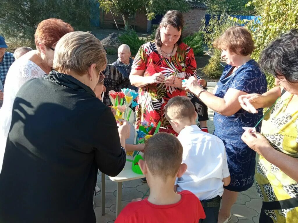 Детский приют Сальск. Детский дом горд соилецк. Песчанокопский приют для детей. Ростовская область Сальский район город Сальск детский сад.