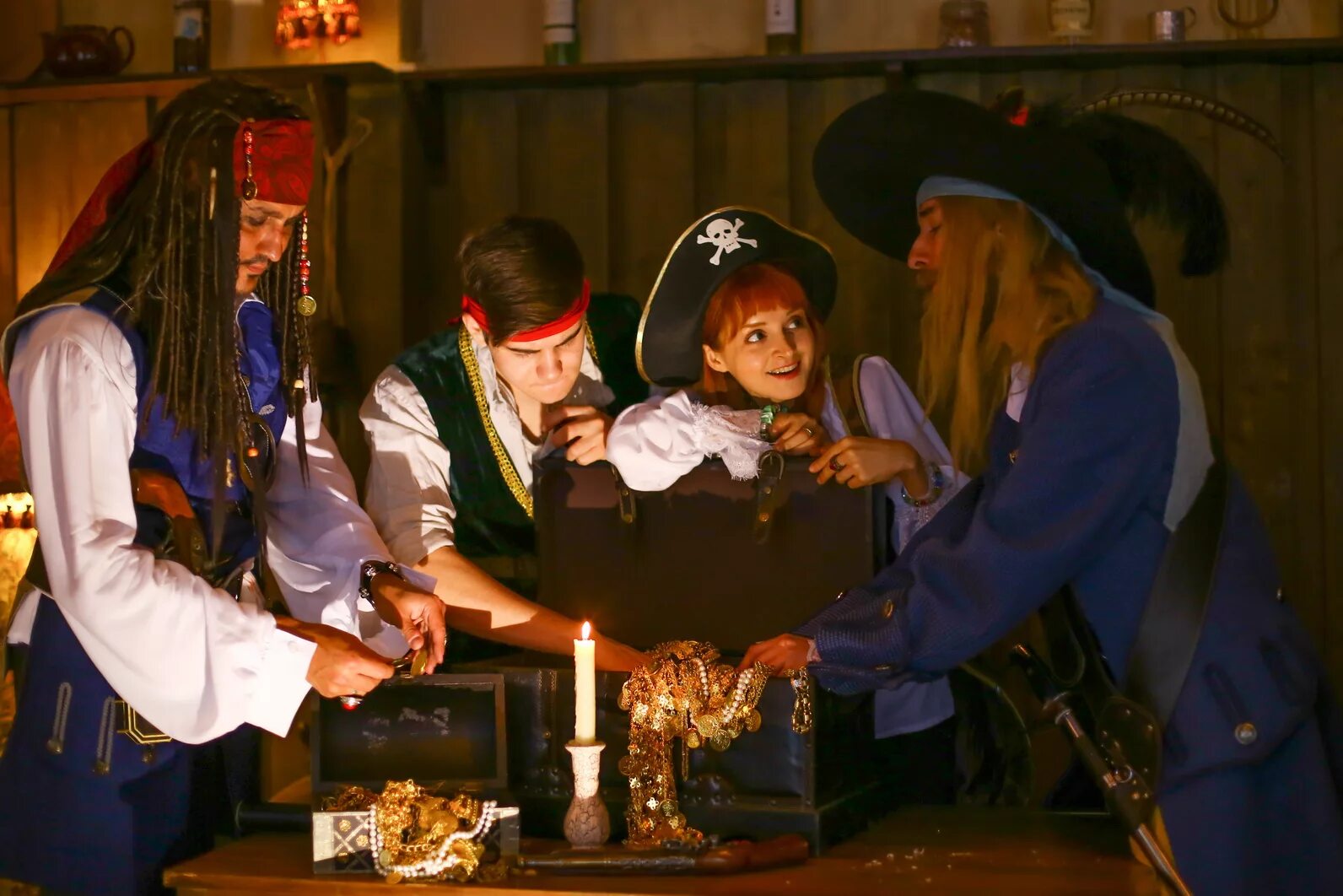 элизабет и уилл тернер. The hillywood show parody пираты карибского моря. пираты карибского моря свадебный замок. пираты карибского моря свадебный замок. элизабет суонн пираты карибского моря 2.