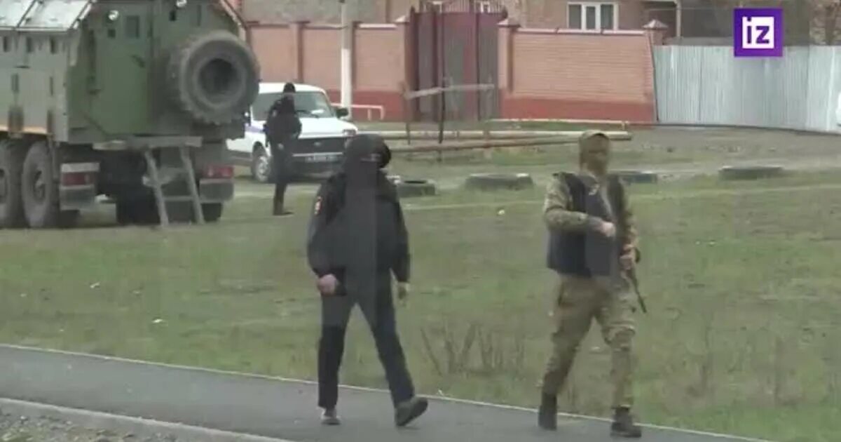 Видео где террорист ест свое ухо крокус