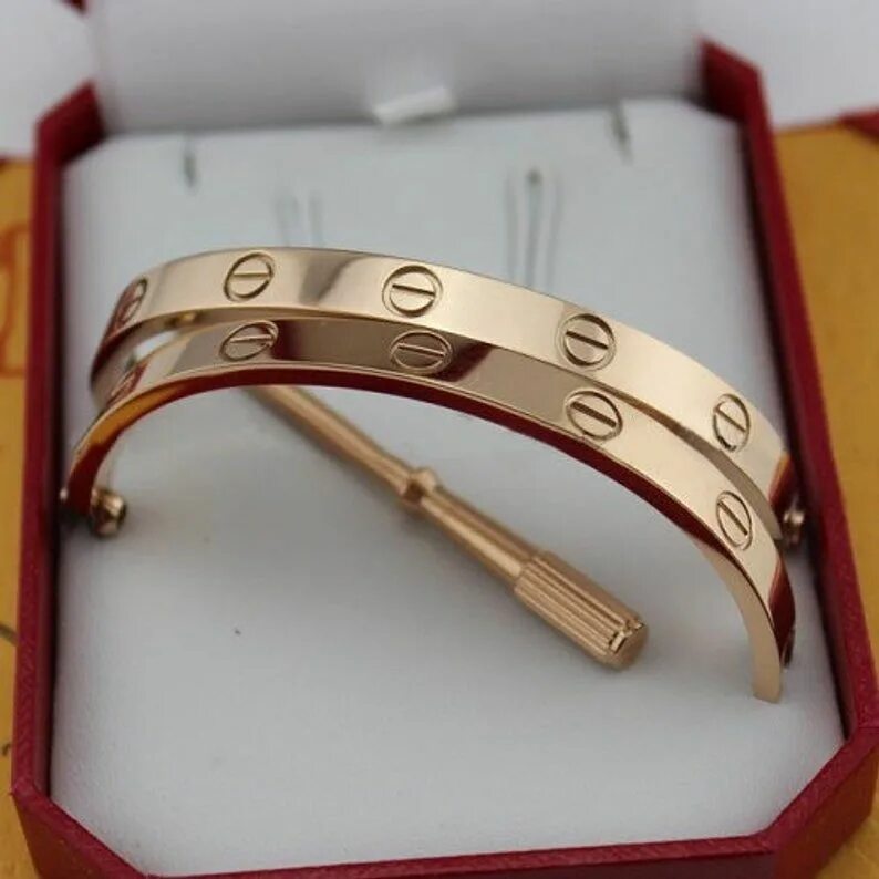 Cartier love white gold. Ширина браслета картье лав. Cartier love золото 750 браслет. Cartier love bracelet 4 diamonds. Cartier love браслет оригинал.