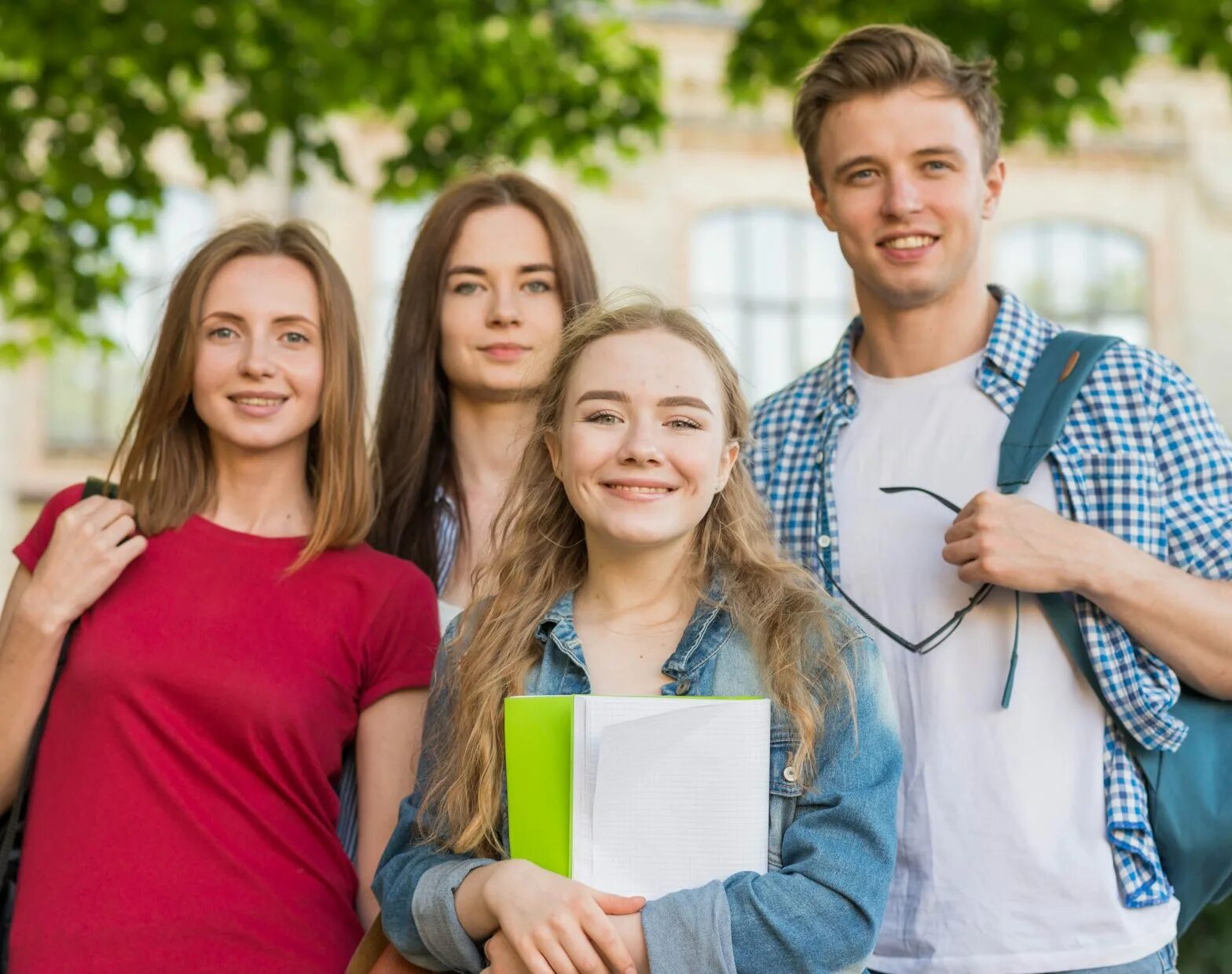 Счастливые студенты. Молодежь. Фотосессия студентов. Молодежь студенты.