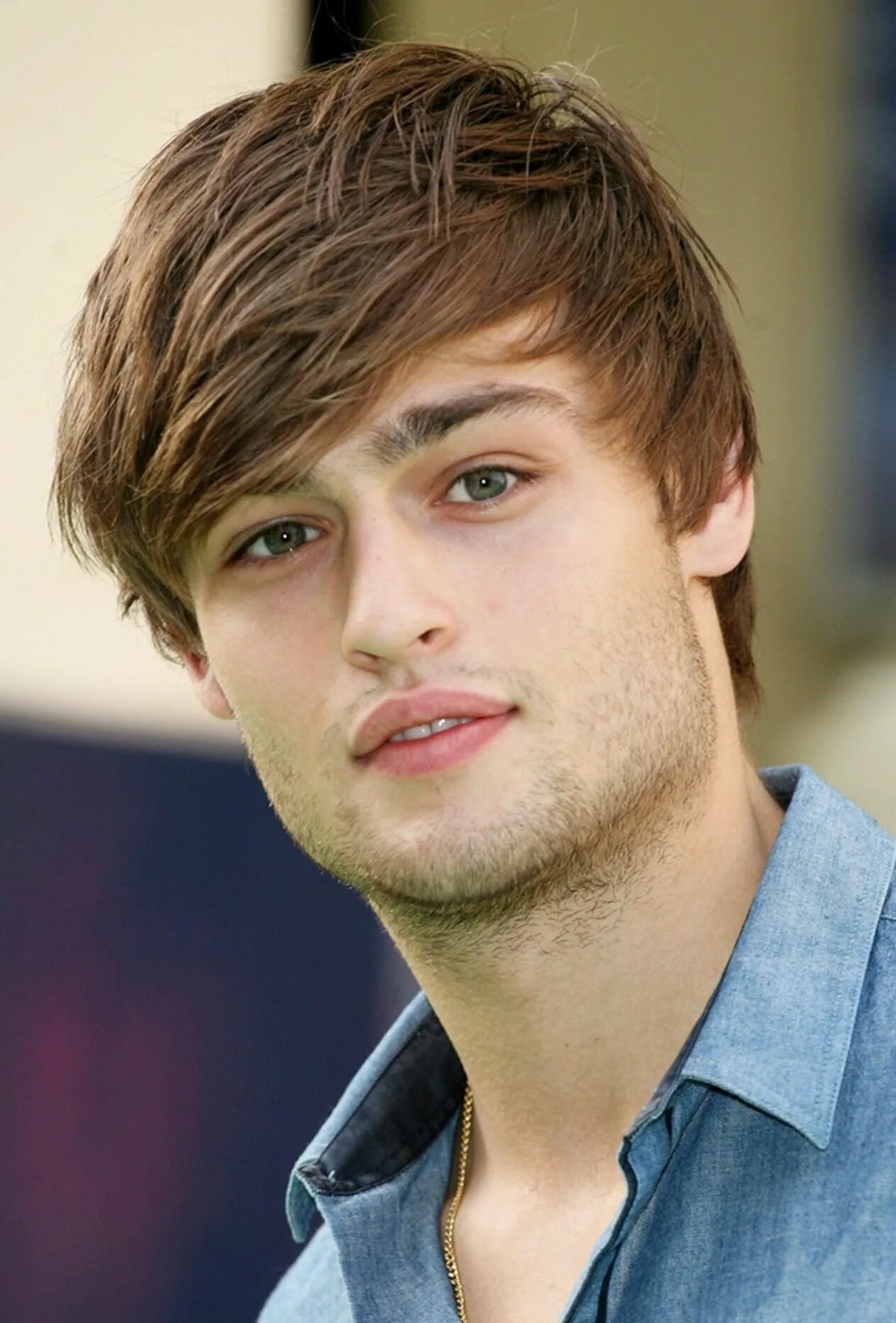 Город красавчик. Дуглас бут Douglas Booth стрижка. Дуглас бут 2012. Дуглас бут 2022. Дуглас бут 2005.