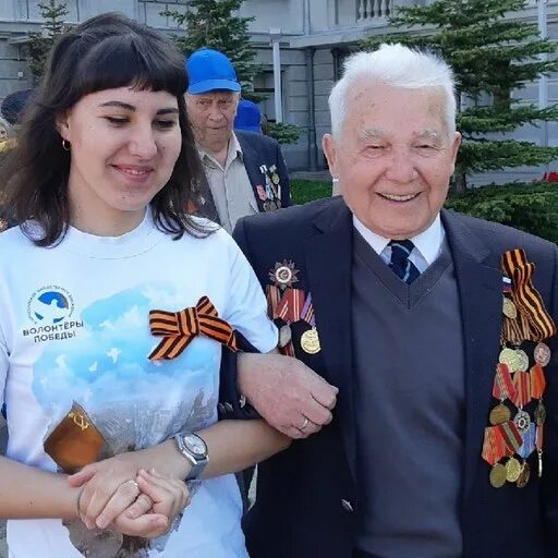 Ветераны и молодежь. Военно-патриотическое воспитание молодежи. Волонтеры и ветераны. Ветераны алтайского края. Поддержка ветеранов.