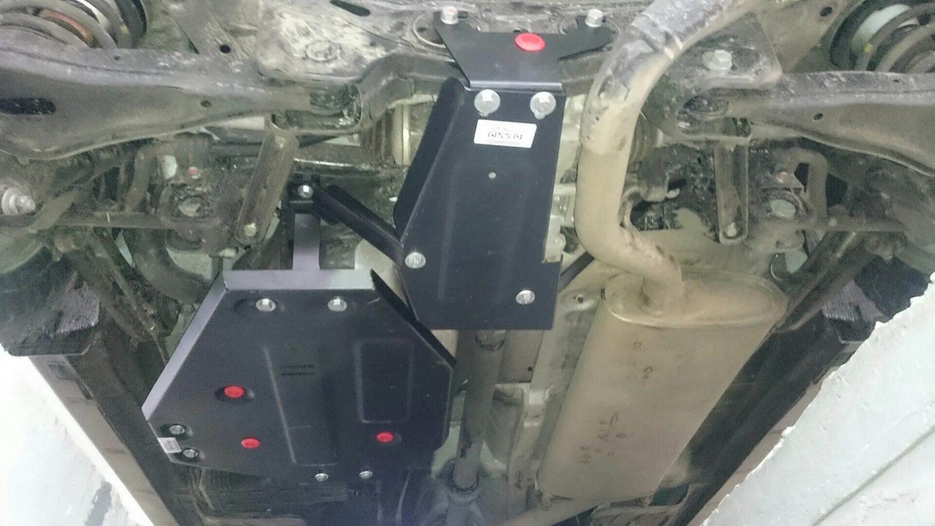Защита бака Kia Sorento 2,2. Защита топливного бака Киа Соренто 2,4. Защита двигателя Kia Sorento XM FL. Защита бака Соренто 2.