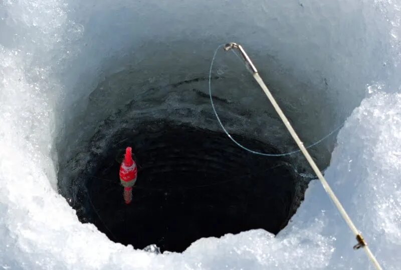 Зимняяпопловочная удочка. Ловля зимой на поплавок со льда. Зимние поставушки на леща. Зимняя поплавочная удочка для ловли плотвы. Ловля зимой на поплавок со льда.