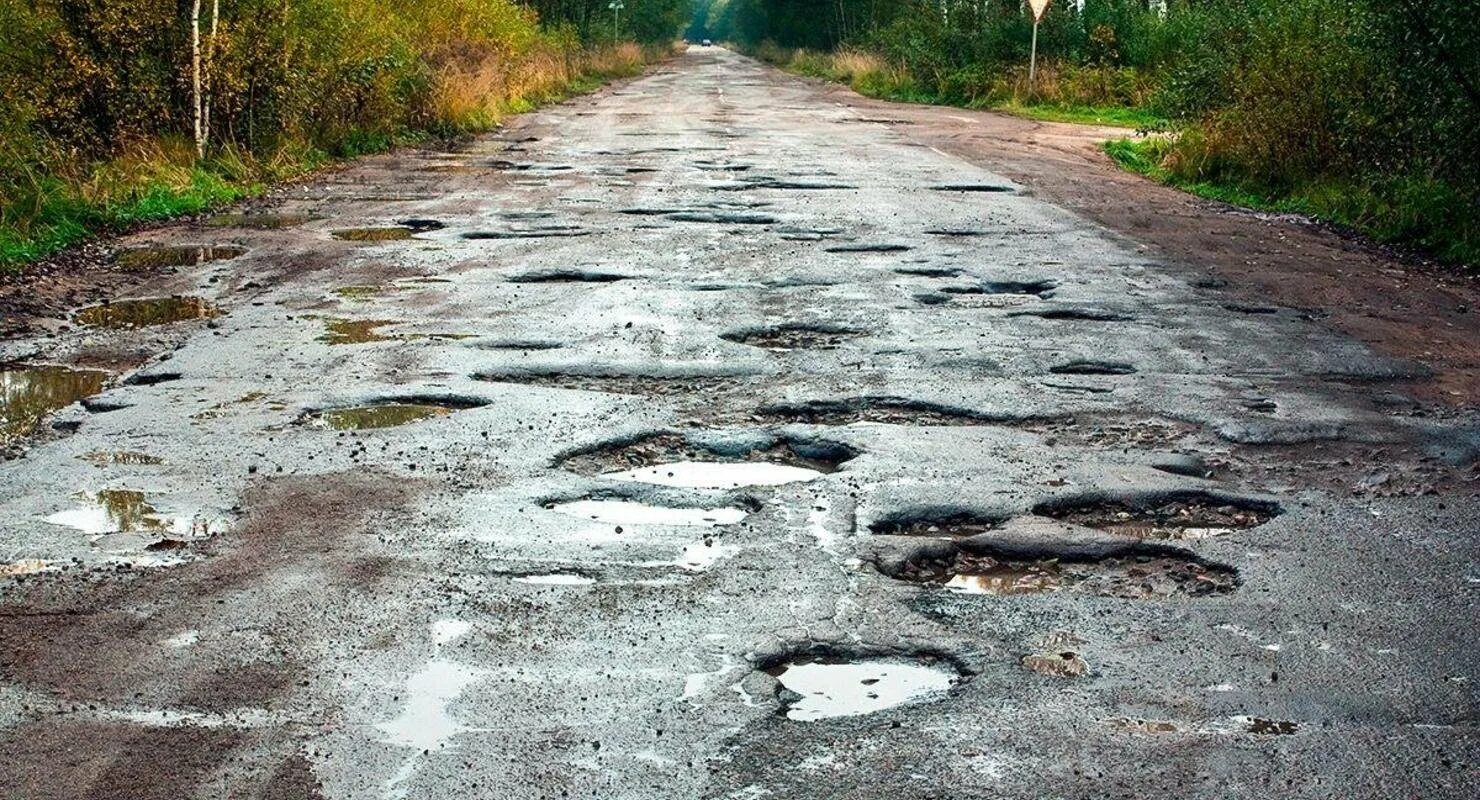Плохие дороги ответ. Плохие дороги в России. Дороги Архангельской области. Плохая дорога. Разбитая дорога.