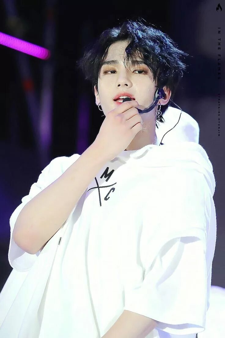 Хван хёнджин горячий. Хёнджин stray kids пресс. Хван хёнджин 2022. Пресс хенджина. Stray kids хёнджин горячий.