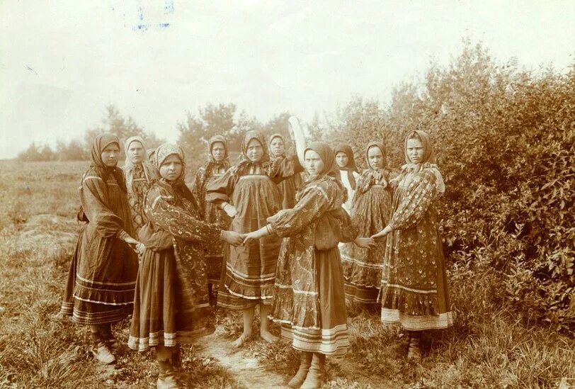 Деревенские танцы. Старая народная. Хоровод. Куликов иван семенович гармонист. Старая народная.