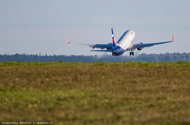 Аэропорт Томск Аэрофлот. Аэропорт Томск самолеты. Самолеты Аэрофлота Москва Томск. Самолет Томск Москва. Самолет москва томск дешево