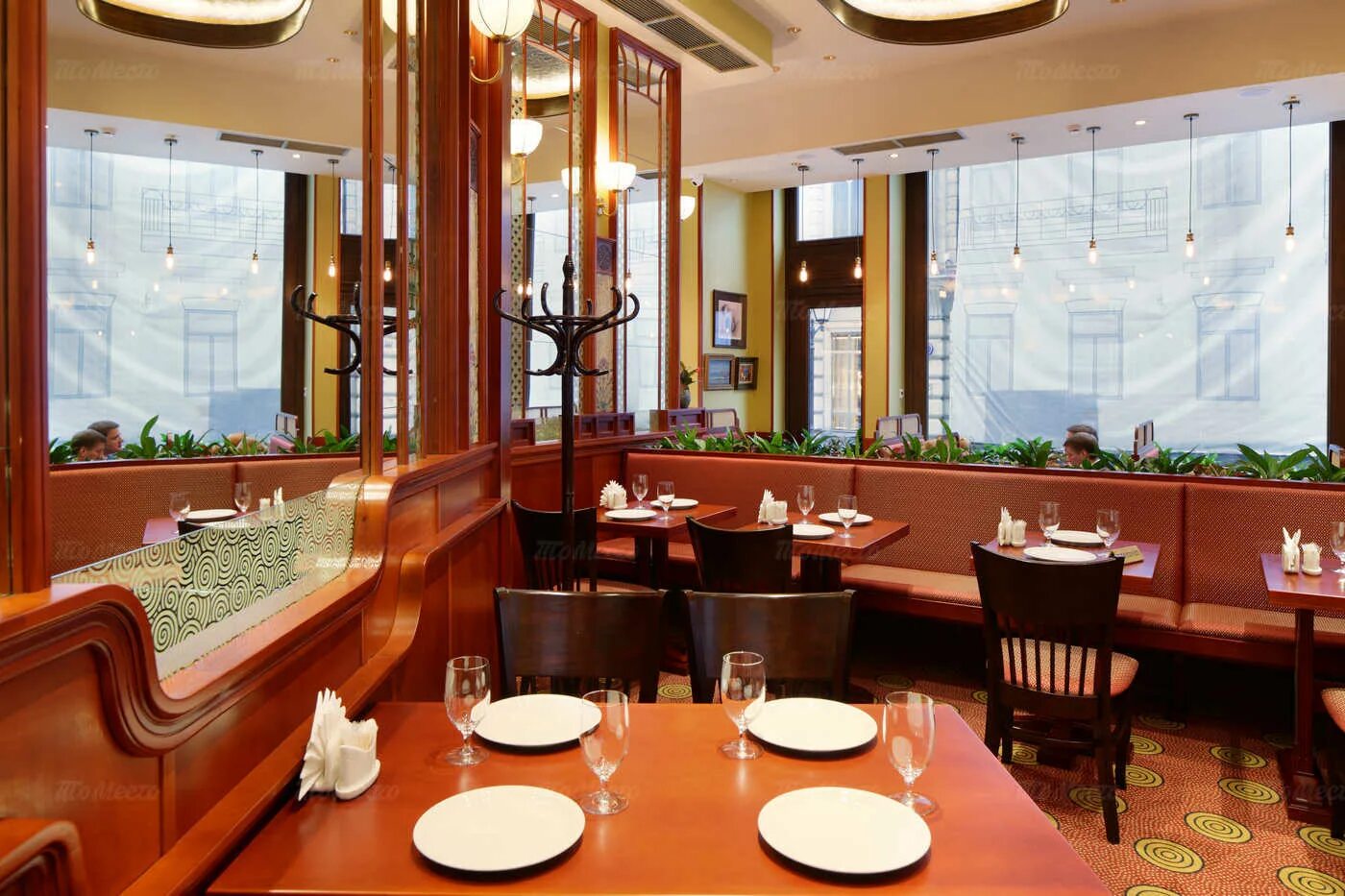 Laduree ресторан в москве на никольской. Bon app cafe никольская. Кафе централь москва никольская. Laduree на никольской. Ресторан на никольской улице в москве.