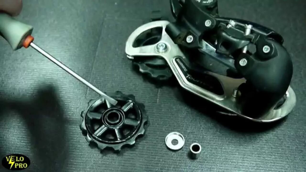 Как разобрать переключатель велосипеда. Сборка шифтера shimano. Как разобрать переключатель велосипеда. Shimano altus задний переключатель. Ремонт переключателя велосипеда.