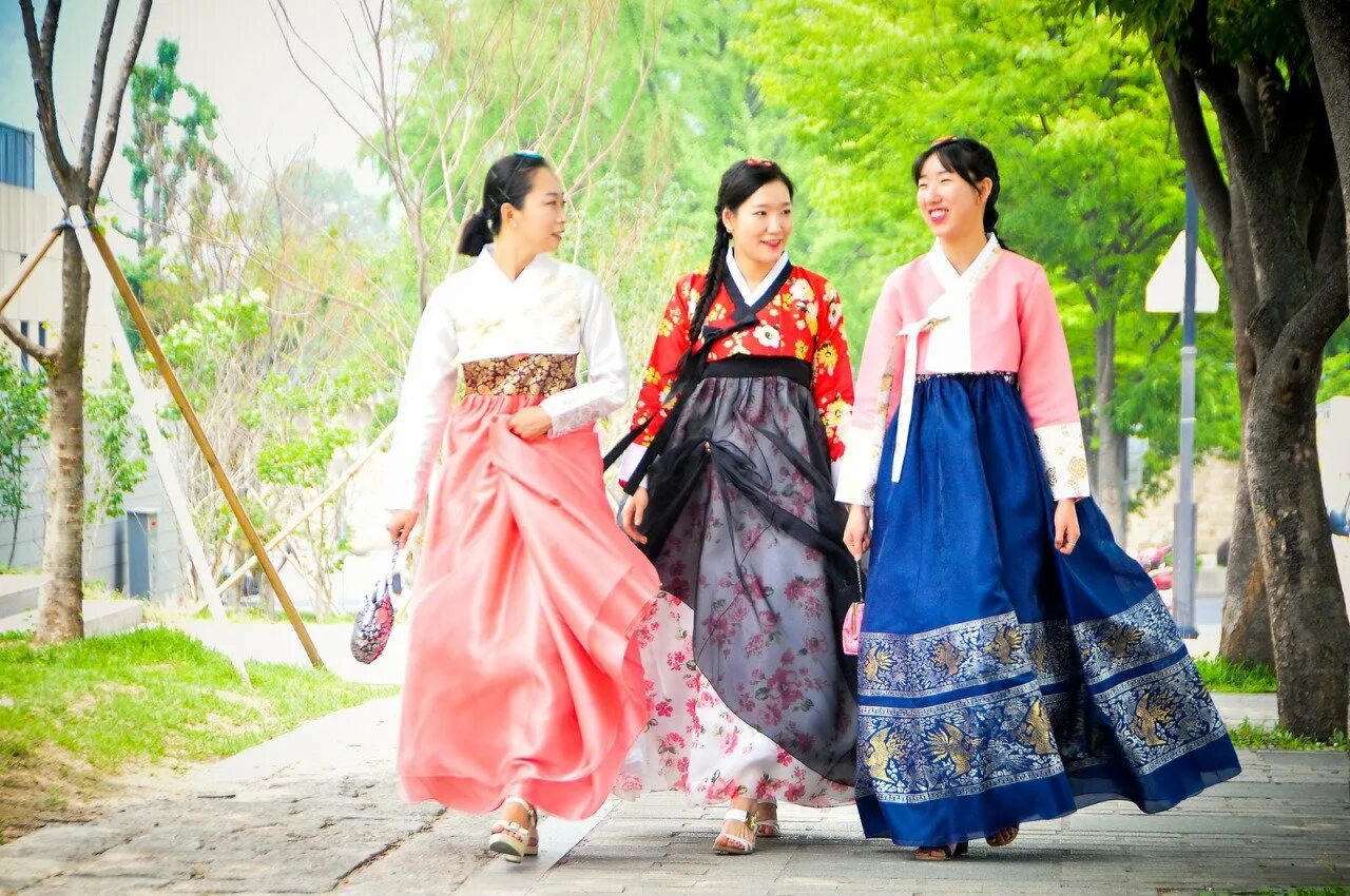 Южный одеваться. Ханбок династии Чосон. Хвегабён ханбок. Женский ханбок в Южной Корее. Ханбок корейский национальный костюм.