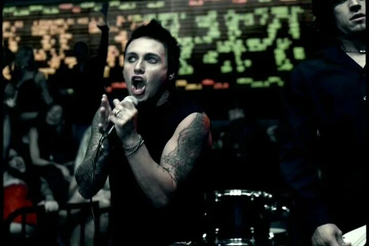Papa roach getting. Papa roach getting