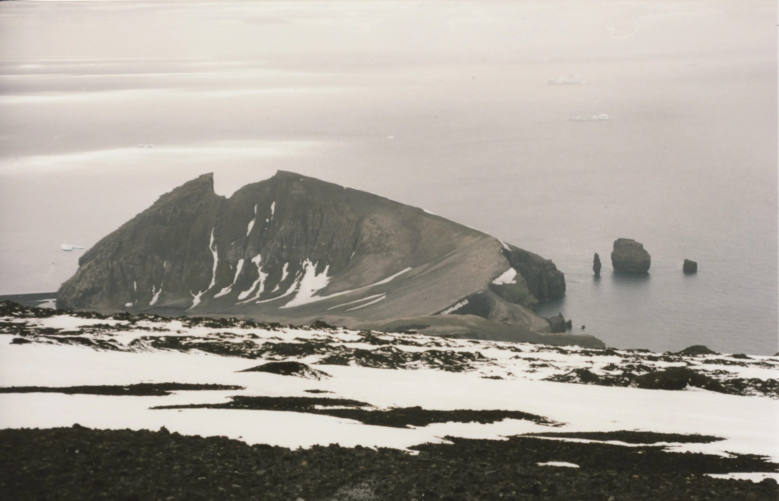 Остров десепшен. Остров Десепшен Антарктида. Вулкан Десепшен Антарктида. Остров Десепшен, антарктический полуостров. Южные Шетландские острова Антарктида.