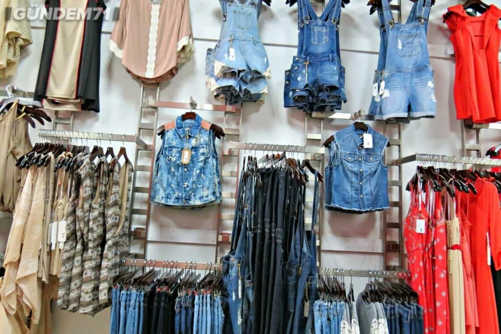 Топ товар. Бутик женской одежды в торговом центре. Рузамода интернет магазин. Интернет магазин тула одежда. Интернет магазины недорогой одежды россия.