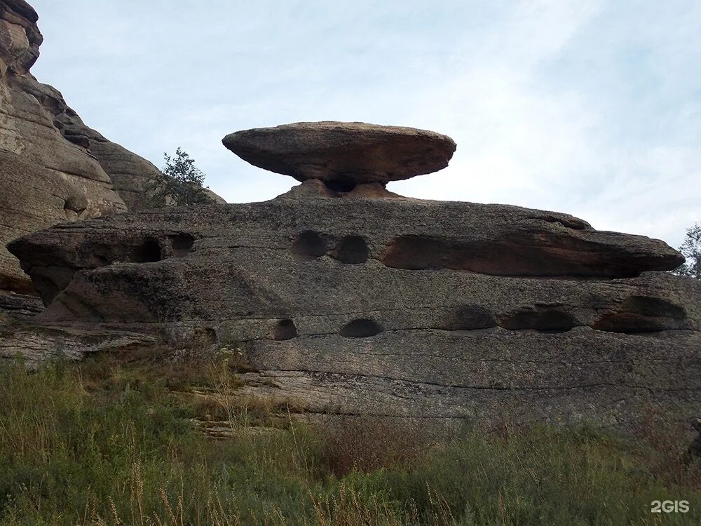 Куплю камней в алтайском крае. Змеиногорск Алтайский край каменные горы. Висячий камень Змеиногорск. Камни Змеиногорск Алтайский край. Колывань Алтайский край достопримечательности.